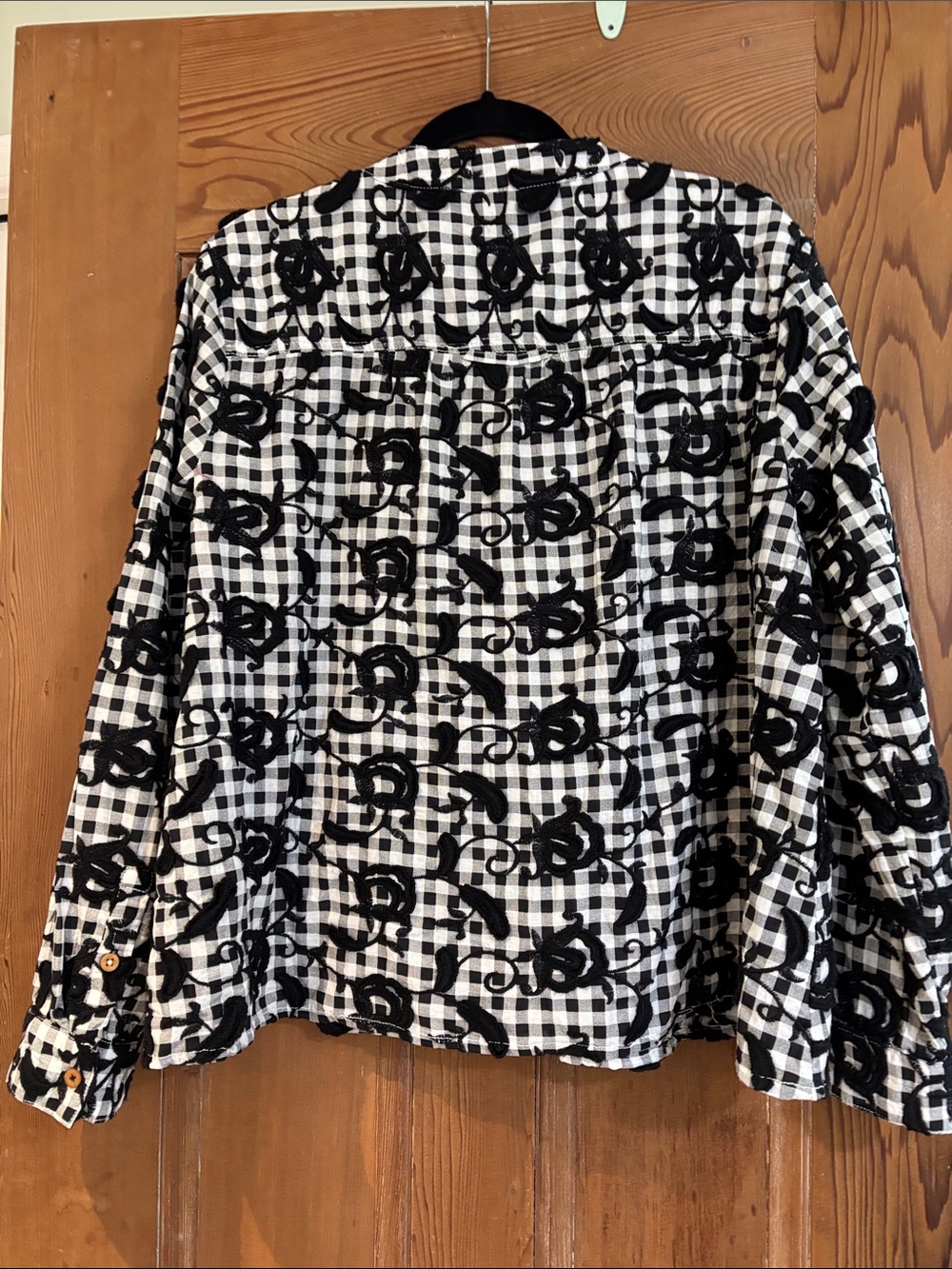 Pilcro Black & White Gingham Shirt with Black Floral Embroidery Size Medium - Picture 4 of 6